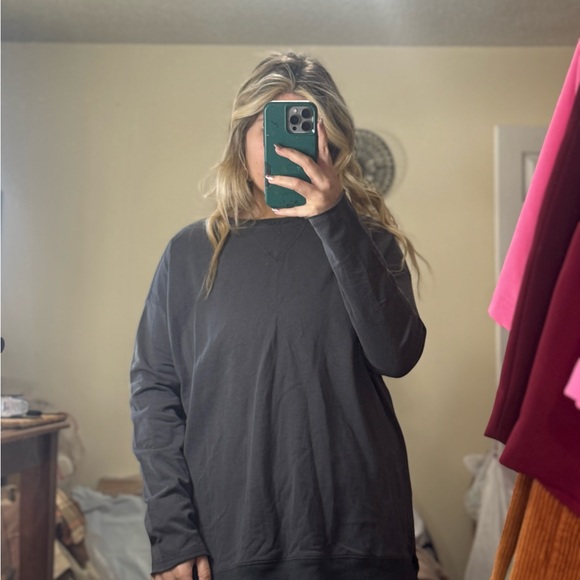 easel Tops - Dark Gray Long Sleeve Oversized Shirt